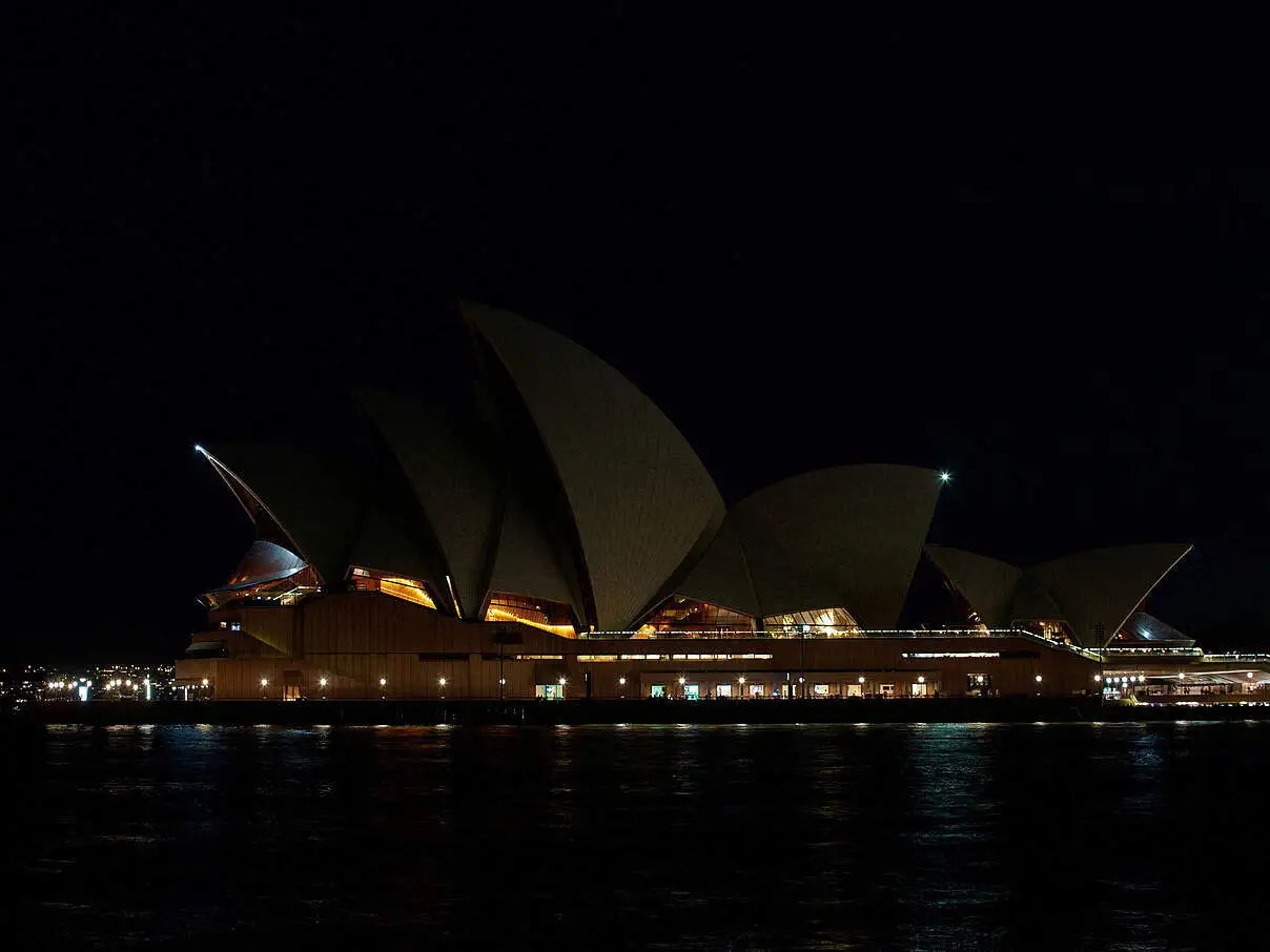 Die verdunkelte Oper in Sydney © pictrure alliance / REUTERS / Nikki Short