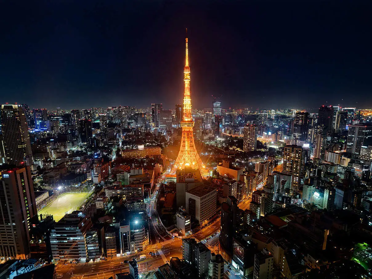 Der erleuchtete Tokyo-Tower © pictrure alliance / Xinhua News Agency Zhang Xiaoyu