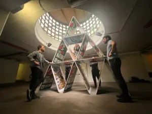 Probeaufbau unseres Kartenhaus-Stunts